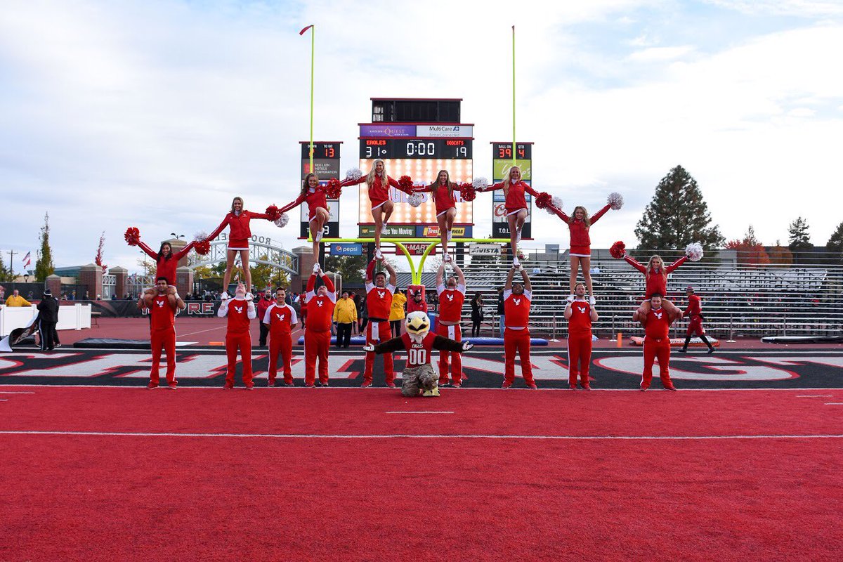 EWU_Cheer's tweet photo. Victory picture. #GoEags! https://t.co/sPLgb3GCF9
