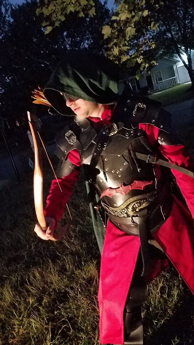 LostRoadtoHope's tweet photo. 10/21
#Renfest Cosplay Invasion
#MedievalBatman 
#Azreal
#MedievalRobin
#MedievalGreenArrow
#MedievalBlackCanary
#GothamsSelina https://t.co/DbfKEsTv9h