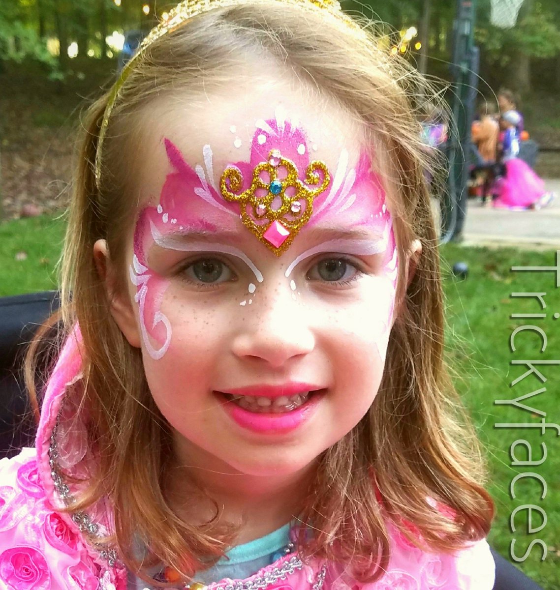 Trickyfaces's tweet image. Day 136. A princess from a party tonight! 
#Trickyfaces #facepaint #princess