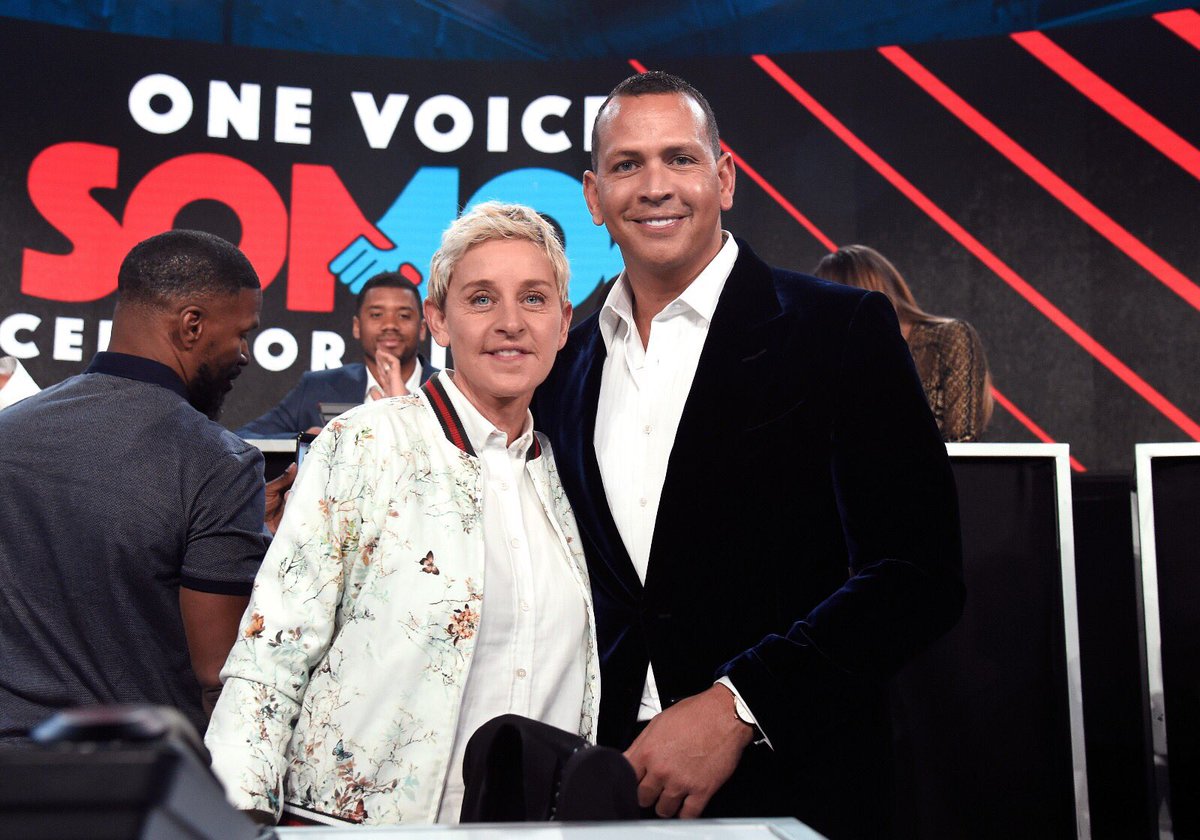 Telemundo's tweet photo. @TheEllenShow y @AROD manifiestan su amor por Puerto Rico en #SomosUnaVoz #SomosLive https://t.co/n0KQ3RaYiY
