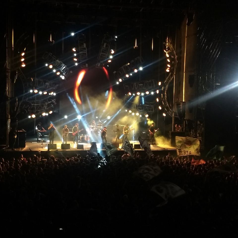 B.A.Rock (@barockar) on Twitter photo ¿Y qué tal cerrar la primera noche así? <a href="/LaVela_Oficial/">La Vela Puerca</a> en el escenario #LaBalsa del #BArock ¿Y qué tal cerrar la primera noche así? <a href="/LaVela_Oficial/">La Vela Puerca</a> en el escenario #LaBalsa del #BArock