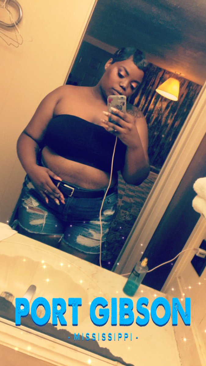sharnai_'s tweet photo. .’bc what’s the point of coming to homecoming if I don’t go to PG!  #asuhc’17 🌽💜💛 https://t.co/XKYtazU7b9