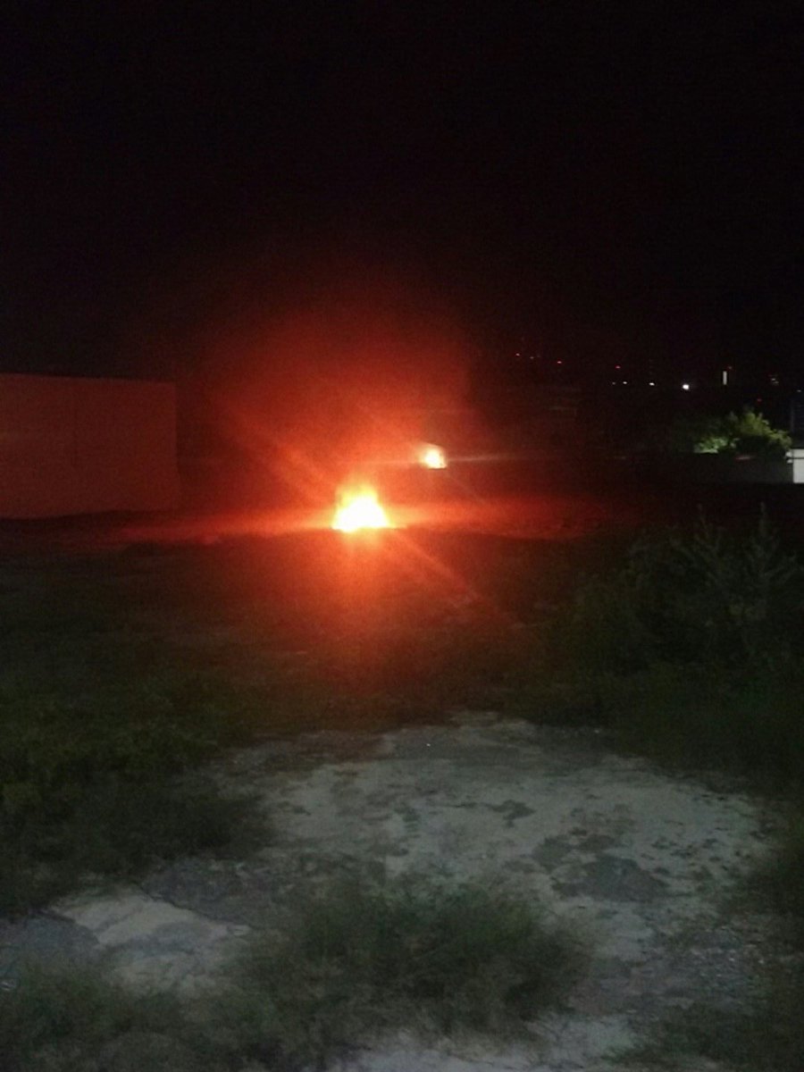 ChepeveraMty's tweet photo. **INCENDIO**  En terreno baldío, contaminando. J. Robertson y José Calderón. @Cicmty @BomberosNL https://t.co/JQ1ypaE5nj