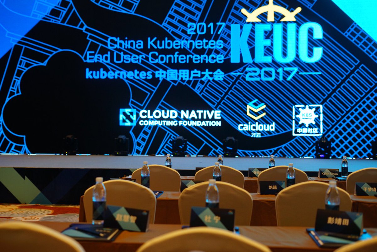 jimmysongio's tweet photo. #KEUC honor to be the best translator and k8smeetup of kubernetes community thanks 🙏 @CloudNativeFdn @dankohn1 https://t.co/TEdGmG3PsL