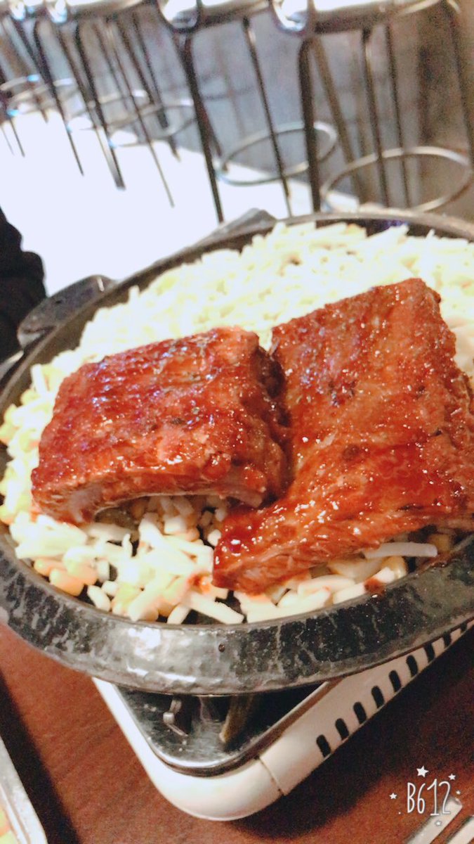 U__sa99's tweet photo. 지금 제임스 치즈 등갈비 먹어있어용〜
맛있다 〜 😋 https://t.co/mFplqDnUE4