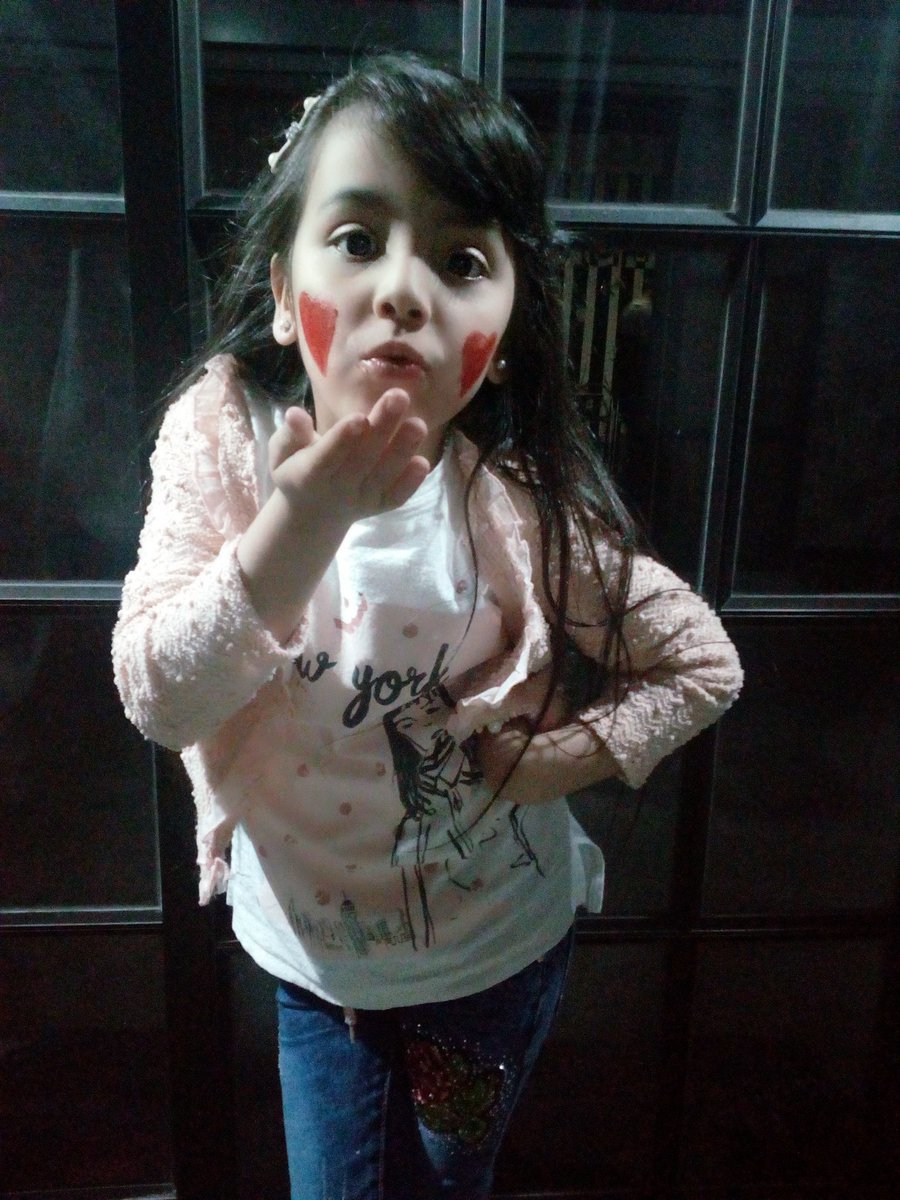 ValeriaCaye's tweet photo. #Princesslove https://t.co/OfH9YNKo06