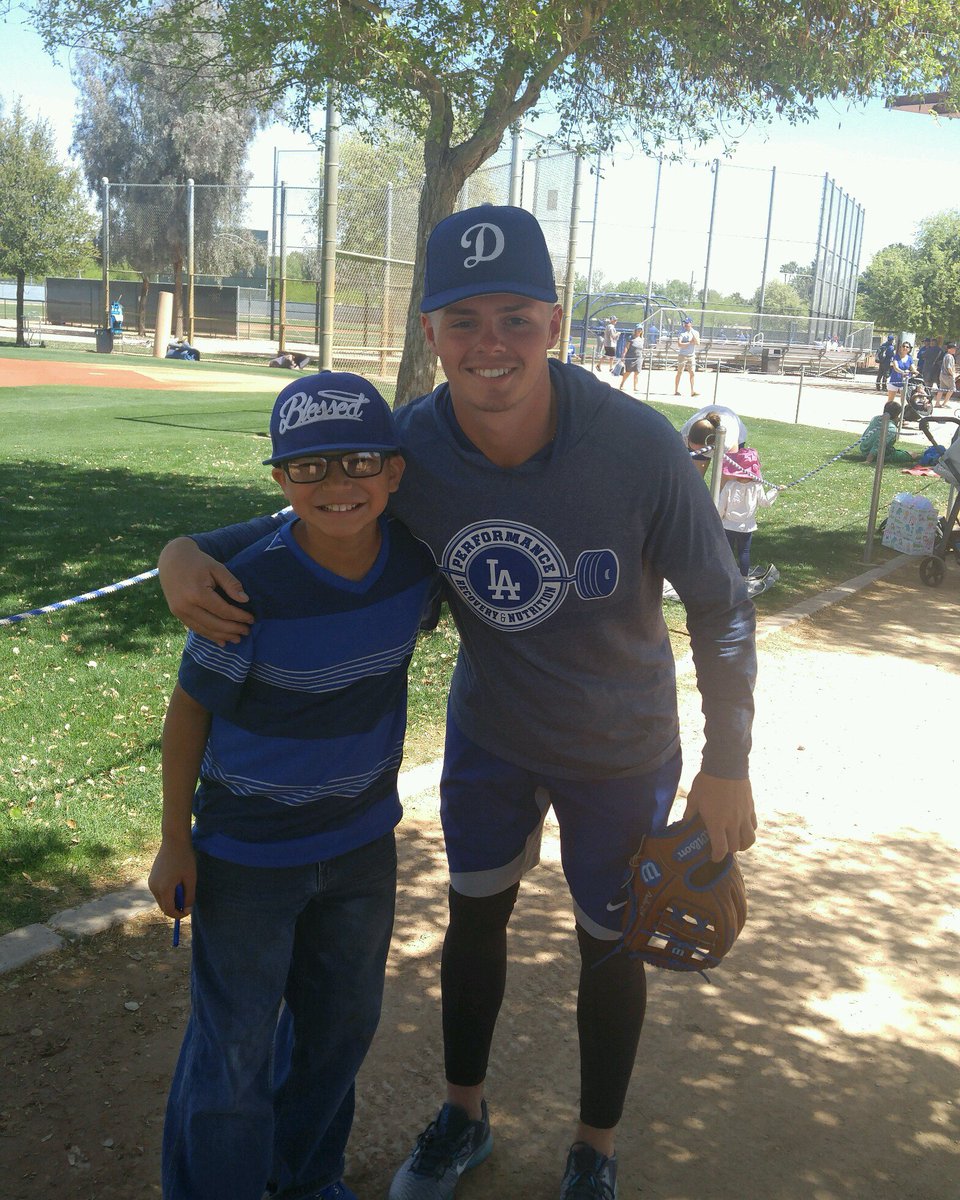 afranco71's tweet photo. @TheRealGavinLux Aiden wants to know if you still have this glove :) #blessed #dodgers #futurequake https://t.co/LmIvgaGq1c
