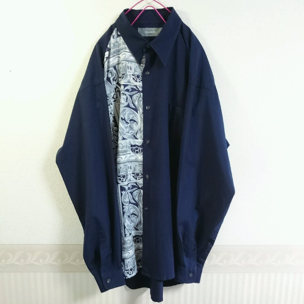 used_Kanade's tweet photo. 【6000人プレゼント】

フォロワー6000人を記念してプレゼント企画を行います。

大人気だった黒のデザイン柄シャツもご用意していますのでぜひご参加下さい。

当選者 1名

参加条件 フォロー＆RT

締切 10/31

古着屋Kanade https://t.co/klnC9GqnQ6