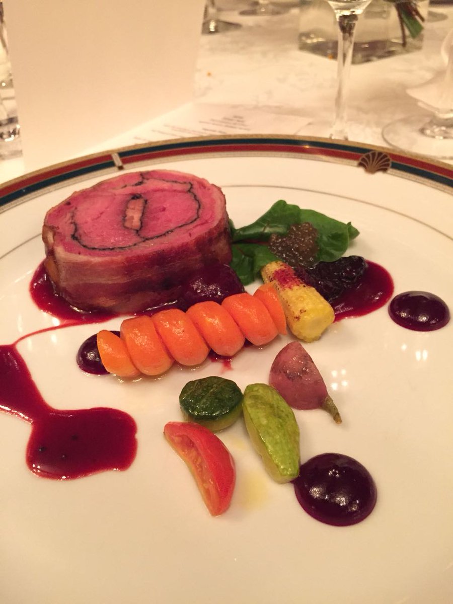 LlaoLlaoHotel's tweet photo. Cuarto Paso
Ojo de bife, tocino y cenizas y perlitas de hongos y vegetales mini.
#BarilocheALaCarta #BALC2017 #BALC17 https://t.co/x6TTc2EzdZ