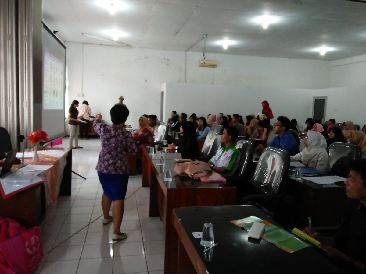 UnalaYouth's tweet photo. Pagi ini (15/10) Tim Unala mengisi materi kesehatan reproduksi dlm acara Pemilihan Duta Hiv & aids diy, di Dinas Sosial DIY. #UNALACARE https://t.co/Mu0IyrX9n8