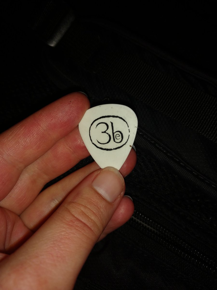 SunnyDuhlite's tweet photo. 90s girl.dream come.true!! thank you for playing zombie pub crawl!! #3eb #thirdeyeblind #zpc2017 https://t.co/LOa2htjK3B