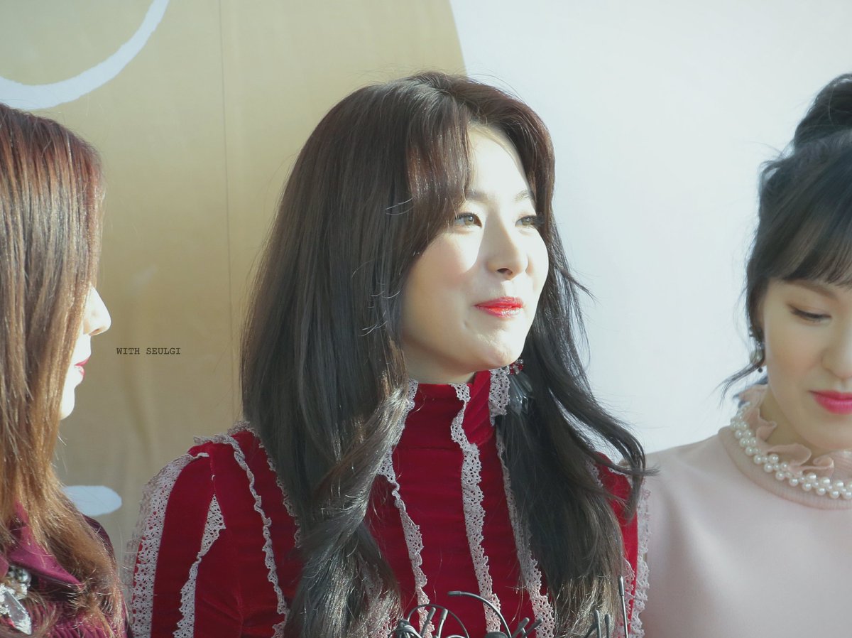 WithSeulgi_TW's tweet photo. 170114 골든디스크 #슬기 #SEULGI https://t.co/S99JpbsbHc