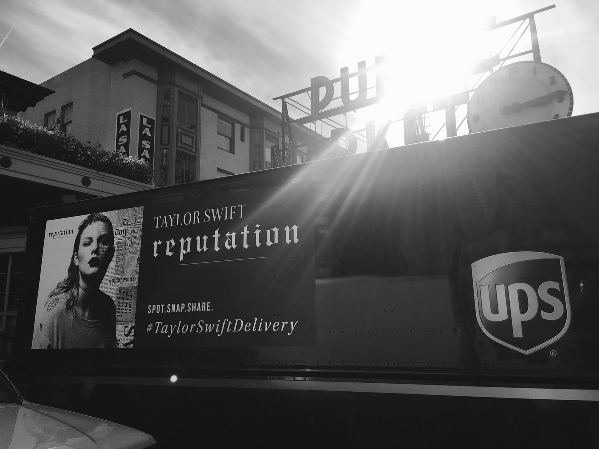 savvyolson's tweet photo. Completely freaking out after seeing this at Pikes Place in Seattle, WA! #promo #taylorswiftdelivery https://t.co/dNcm3xe88i