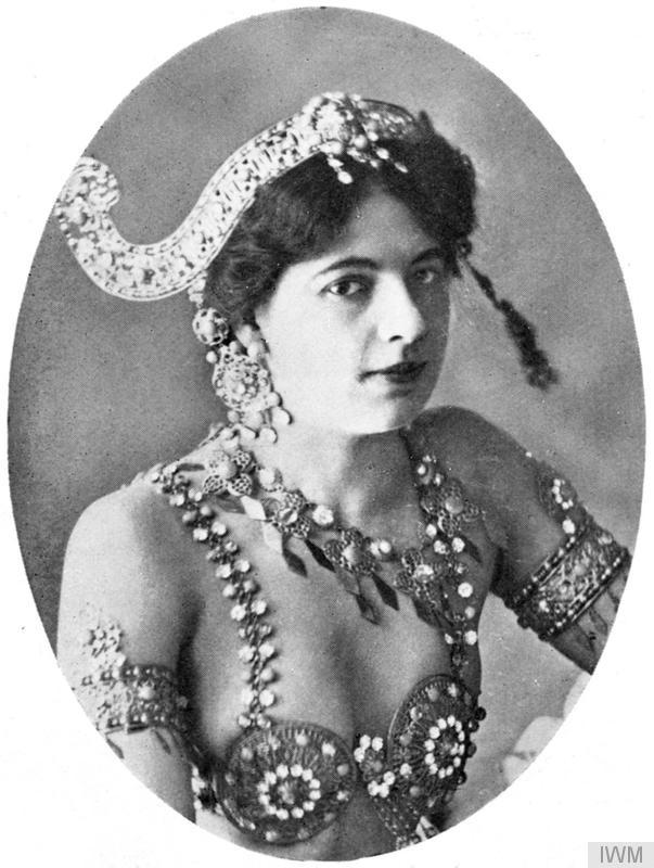 RealTimeWW1's tweet photo. Dutch dancer Marguerite Zelle aka #MataHari is executed by French firing squad for espionage #OnThisDay https://t.co/huy8cHB2NB https://t.co/XsGjgvwdwX