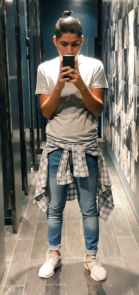 EmmanuelReG's tweet photo. Hoy me sentia un verdadero visual merchandisier con este outfit, obvio no dude en tomarme una foto. https://t.co/FuWCxZWbE8
