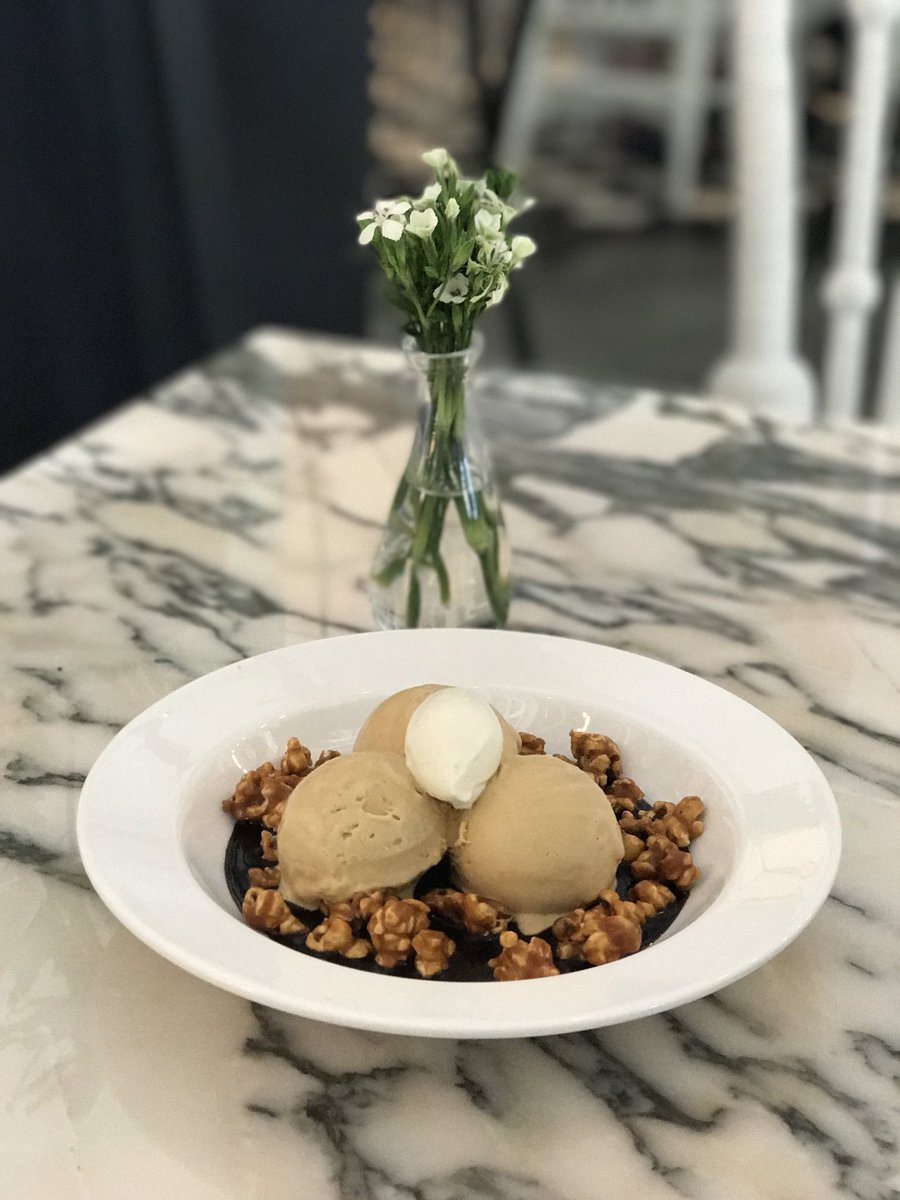 crystallihk's tweet photo. The first thing I do is scan the dessert section on a menu. The desserts determine how much I should order for starters and mains 😋 https://t.co/j7fnqSokWj
