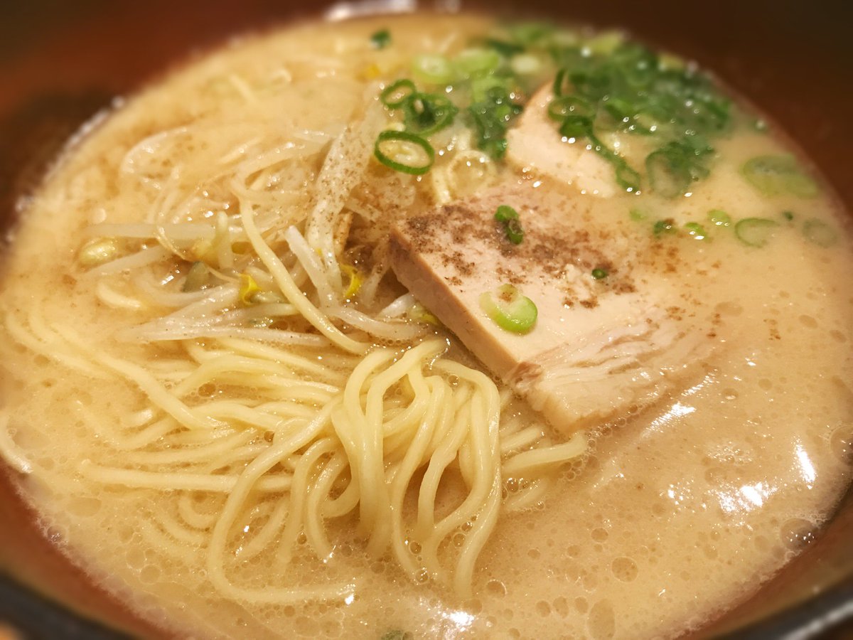 Kiyoshiibe's tweet photo. 来たよーー♪(๑ᴖ◡ᴖ๑)♪
NEARO。
新商品のトマトラーメンがめっちゃ美味しいーー(*ﾟ∀ﾟ*)
あっ、トッピングのチーズはダブルが最高のオススメっす！
#NEARO #直ちゃんラーメン https://t.co/bL0H0JBcAr