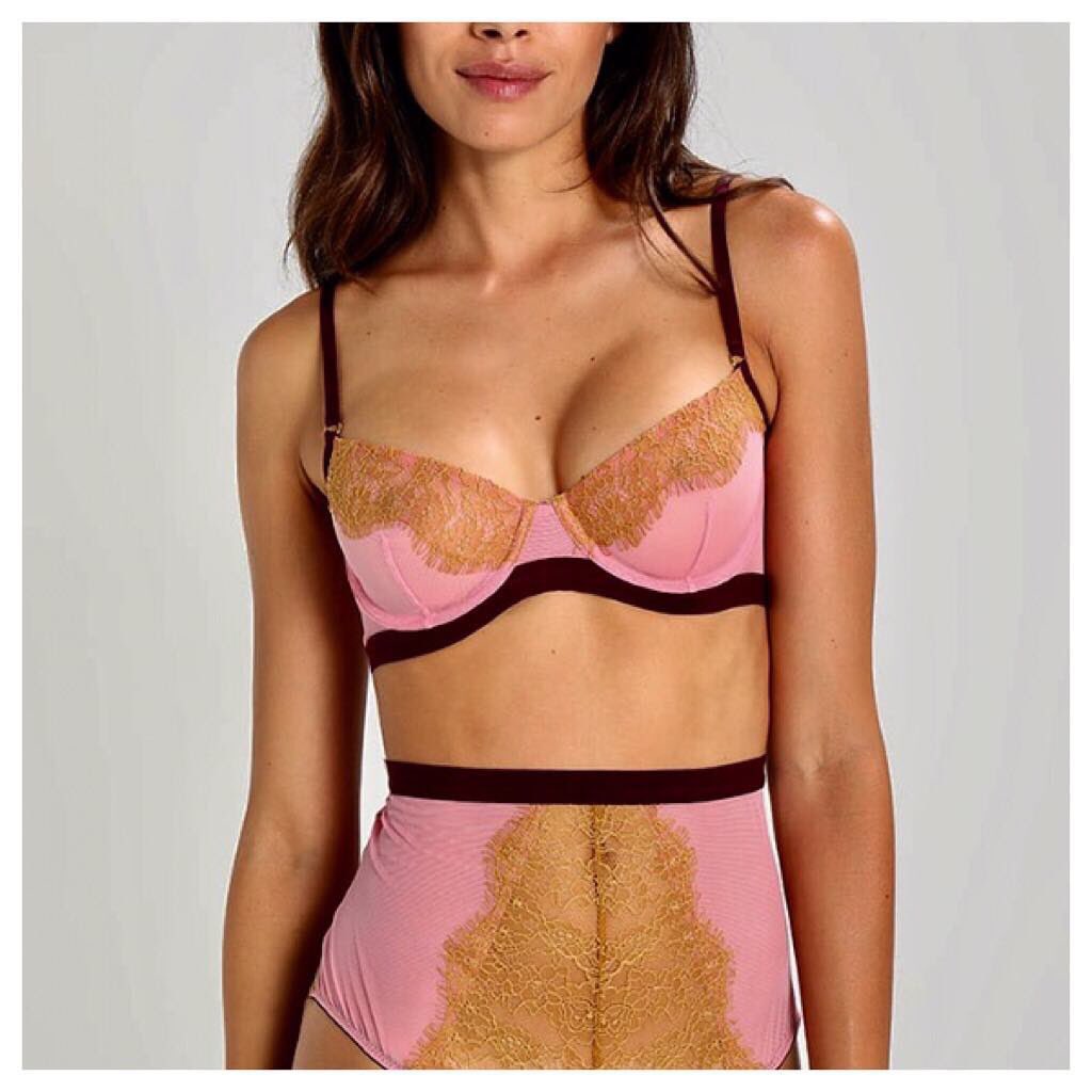 Twitter 上的 Yeni イェニ Tigerlilytokyo 井川遥 さんが表紙の Frau Tw 11月号 30代にこそ似合うランジェリー 75ページ に Doralarsen Mairi を掲載頂きました T Co 48lbnhwc2e ウェブショップからもお買い求め頂けます T Co