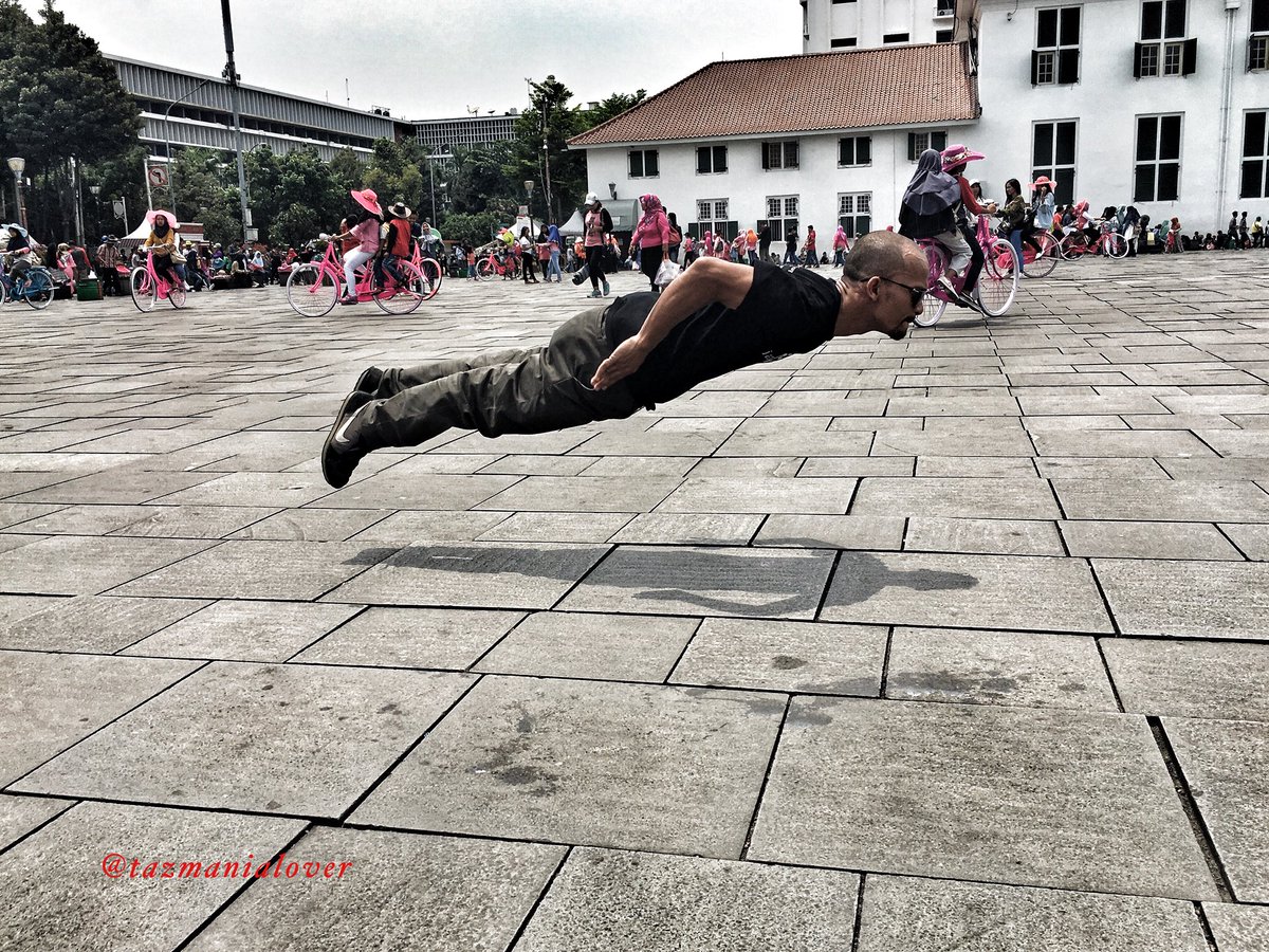 tazmanialover's tweet photo. Superman! @LevitasiHore siang ini 😁 https://t.co/RowCXipoar