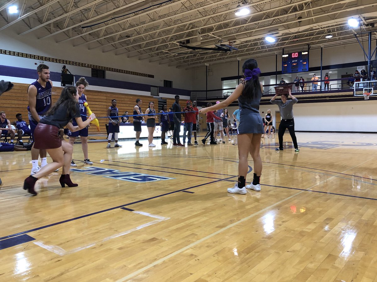 SHChoops's tweet photo. Raising Cane's Chicken Toss! #FansContest #MidnightMadness #WinnerWinnerChickenDinner https://t.co/28i780Aehb