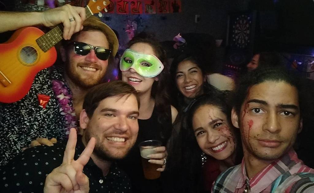 iismoonman's tweet photo. Ain't no party like a Halloween party 🎃 https://t.co/iHN0UKfgqn https://t.co/I9fmXiUifp