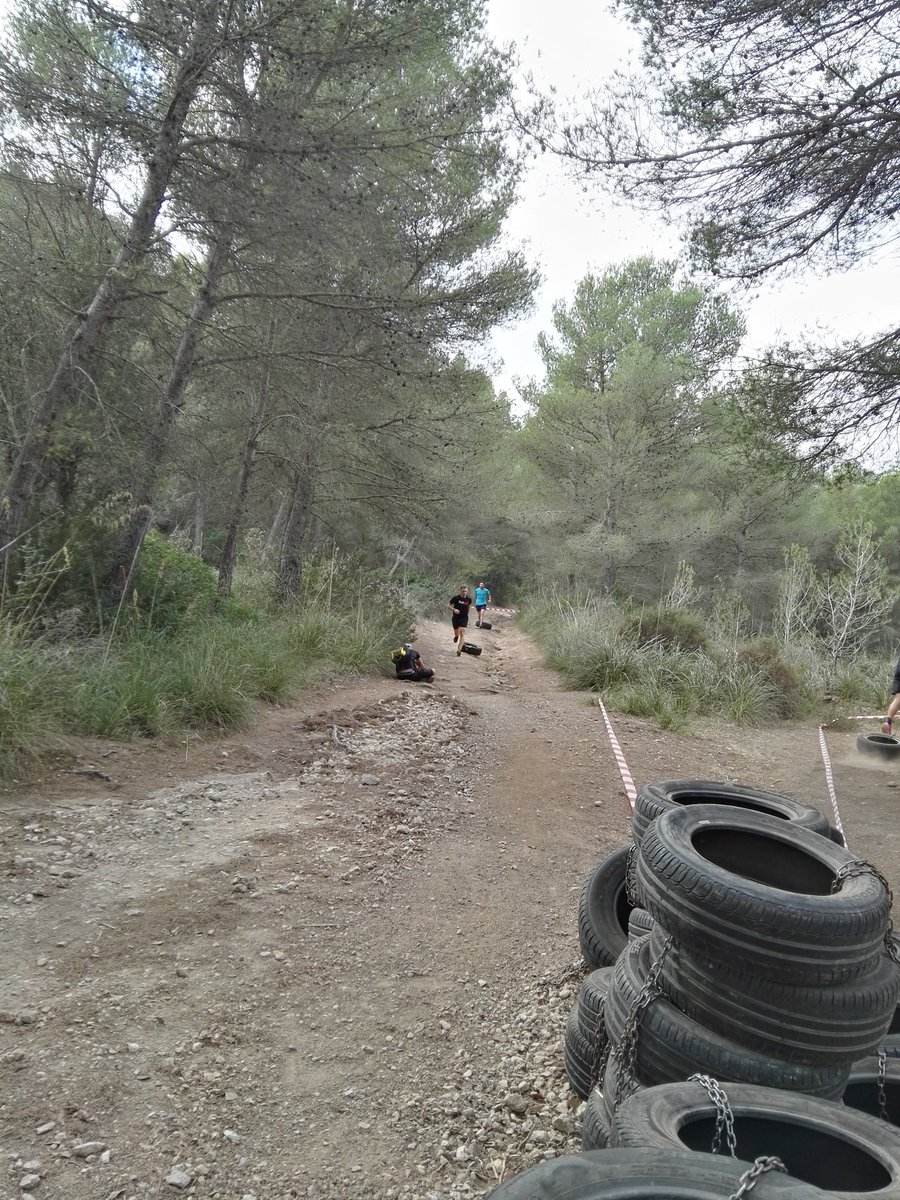 elenosis's tweet photo. Ahí van los infernal runners! #infernalrunning #dibautoplus #dibautoplusinfernalrunning https://t.co/cKLTcnHYf2