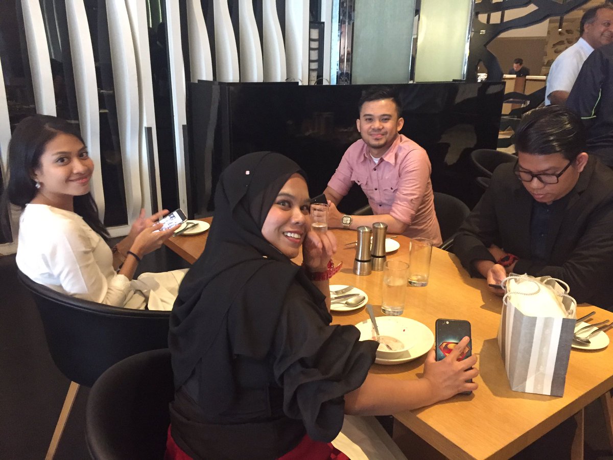MMGazette's tweet photo. SN Nabiila & PPP Harith Baharudin bersama pasangan masing2 turut hadir. #MMGhightea https://t.co/Sqo4r9wUmL