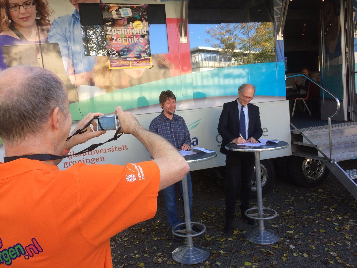 JKrooneman's tweet photo. En de Discovery Truck kan weer 2 jaar vooruit! Met dank aan @Gasunie @GasTerraNL en @RUGscholieren @univgroningen #jevm https://t.co/MbY48vdnzl