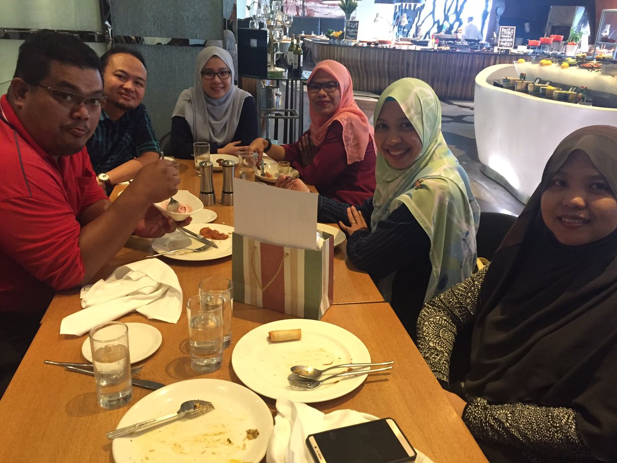 MMGazette's tweet photo. Some of the dedicated columnists. Dr Rahmat, @DrMahyuddin Dr @sydyvicious Dr @belluvaz Dr Aisyah and Ms Norvena. #MMGhightea https://t.co/JUhyAaDTg7