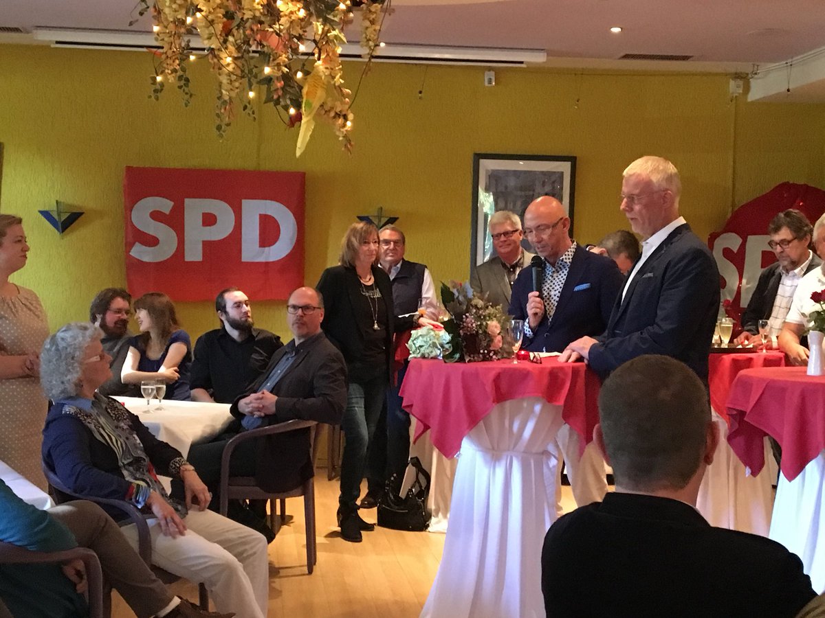 Wir verabschieden heute unsere langjährige Mitarb. Heike #Seckler in den Ruhrstand. Laudatio v. <a href="/ScholtenUlrich/">Ulrich Scholten</a> &amp; @arnoklare. #SPD #Mülheim