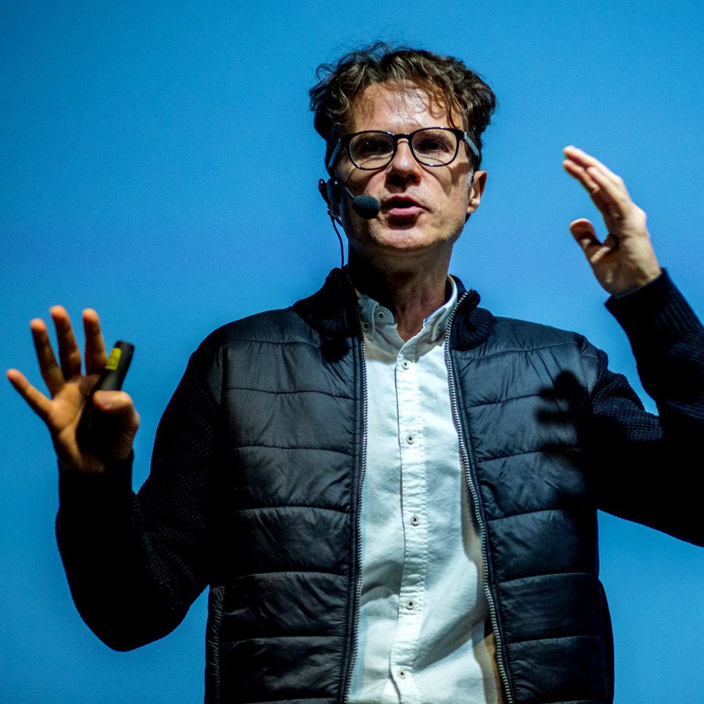 thedesignnetcom's tweet photo. 30.09.2017 TypeKyie
Jacek Utko: What I love and hate in editorial design / Що я люблю і ненавиджу в редакційному дизайні #typekyiv #PGDWeek https://t.co/A9s30zBvut