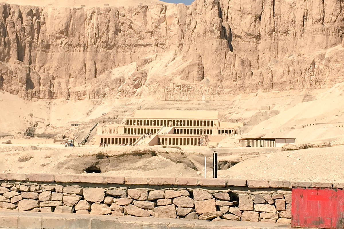 Journeyalacarte's tweet photo. As part of their #viptrip with @AKTravel_UK Mel &amp; Sarah explored the #valleyofthekings &amp; #templeofhatshepsut #exploreegypt #ThisIsEgypt https://t.co/09jiVntuhw