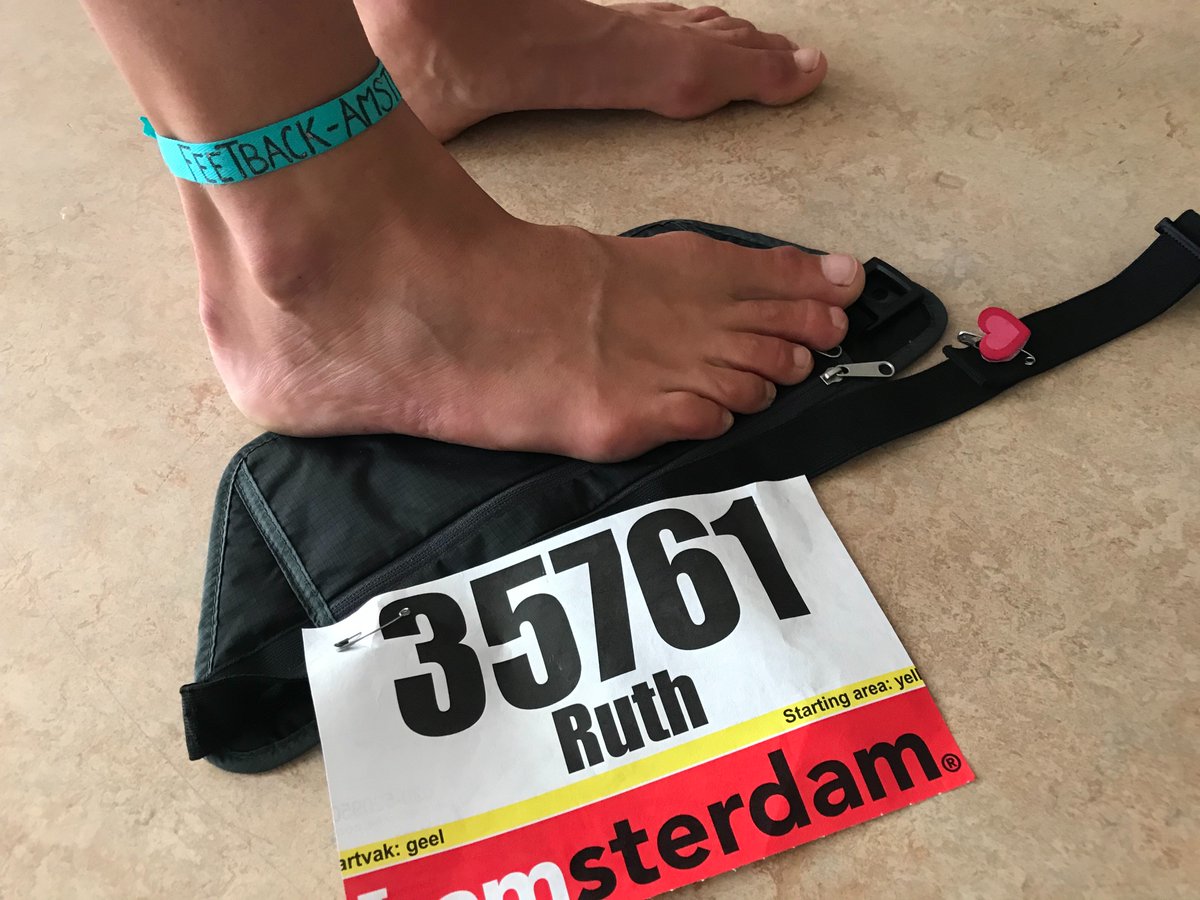 Feetback020's tweet image. De spanning stijgt :-), zou het lukken 21 #blotevoetenlopers 21km @TCSadammarathon