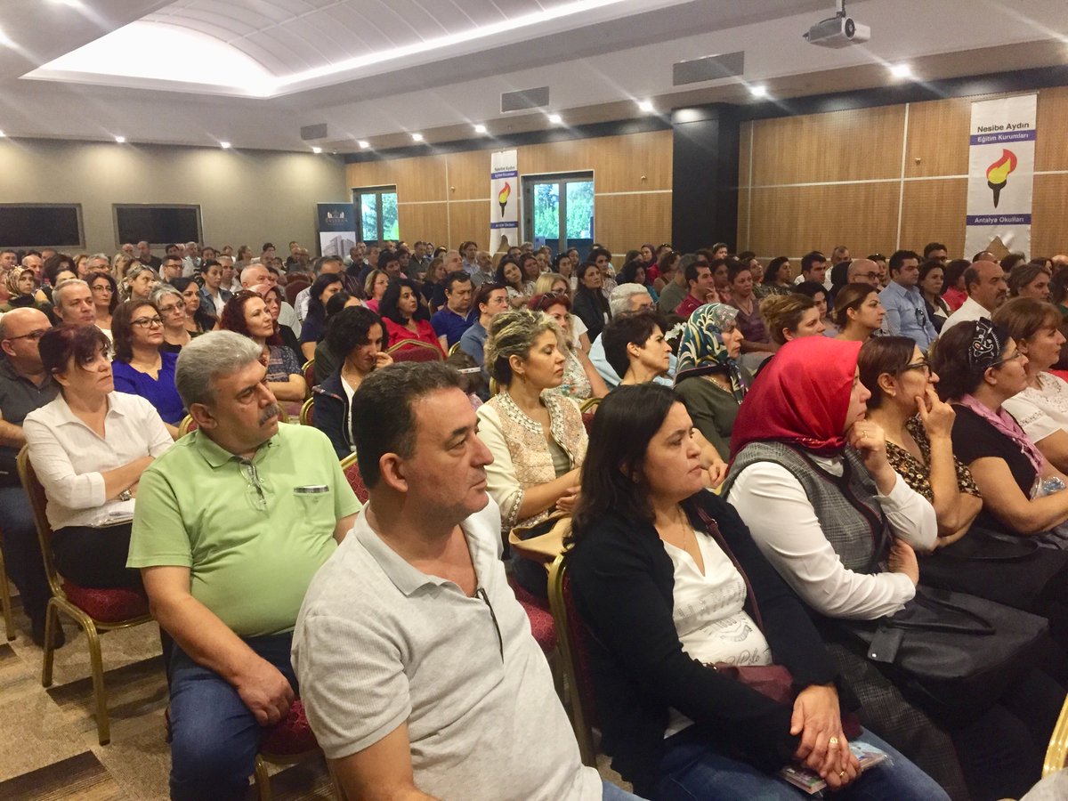 Kurucumuz Sayın NESİBE AYDIN Hocamızın katılımları ile 1.Veli Toplantımızı gerçekleştirdik.