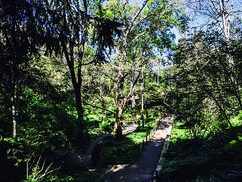 Barcelona Airport tweet media