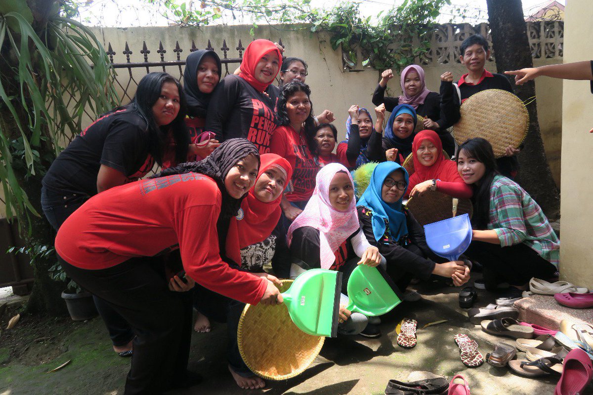 LeniSur87053803's tweet photo. KamiSiapUntukMenuntut Hak&amp;Perlindungan.
#PersiapanAksi
#PRTadlhPekerja
#AkuiHargaiLindungiKami
@jalaprt @bukan_PEMBANTU @arindez @KSPgoid https://t.co/9ZXIlTjNgY