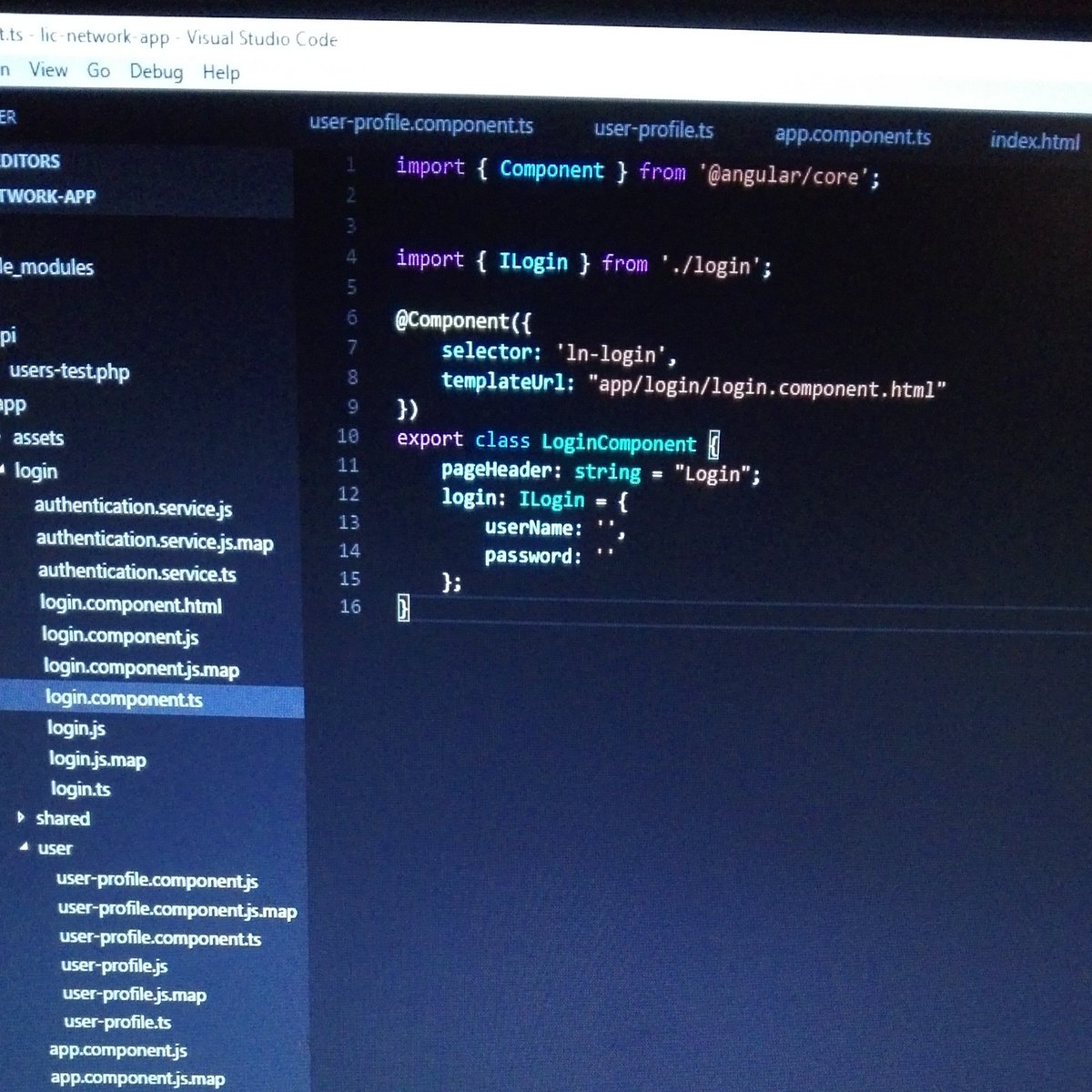 HabyPhael's tweet photo. Angular4 #typescript  on a Sunday. Developer life #coding #programming #angular https://t.co/momAJp8WZa