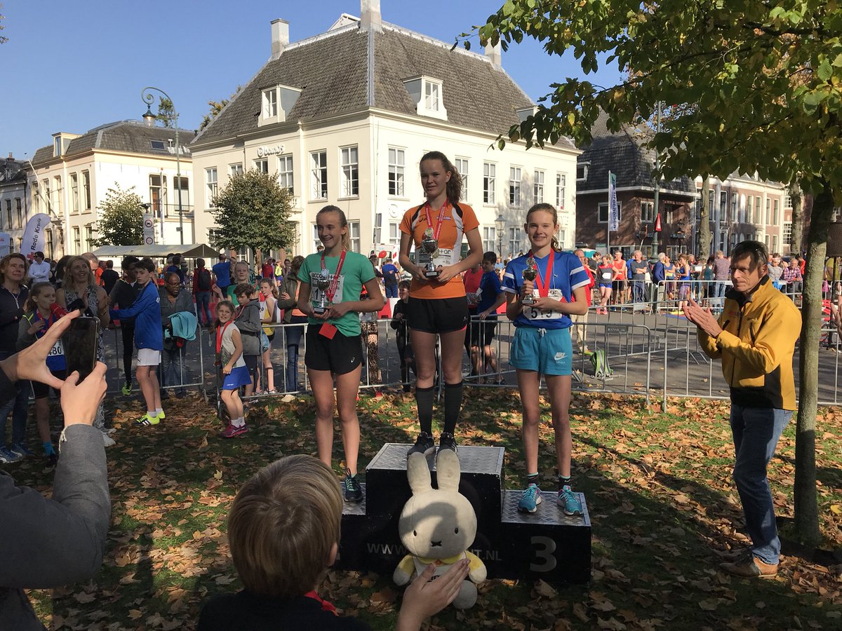 maliebaanloop's tweet photo. Gefeliciteerd #toppers #jeugdloop #MBL17 👏🏻👏🏻👏🏻 https://t.co/oXqLQlPuZZ