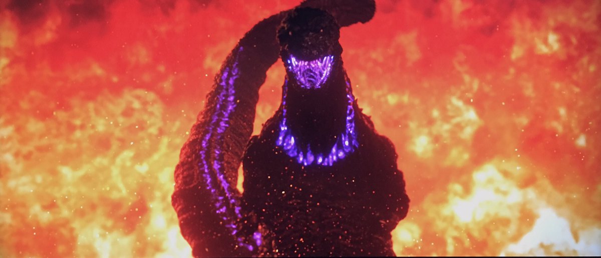 Pasin 4kシンゴジラ ナイトシーンの撮影はiphoneだと難しいのですが 大体こんな感じです