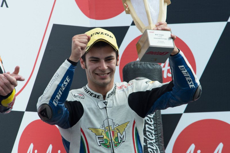 Team3570MTA's tweet photo. #JapaneseGP 🇯🇵 2012
Il nostro DS @aletonu19 sale sul 3° gradino del podio nel Mondiale #Moto3 con il #TeamItaliaFMI 🥉 https://t.co/eyPtbzlSdo