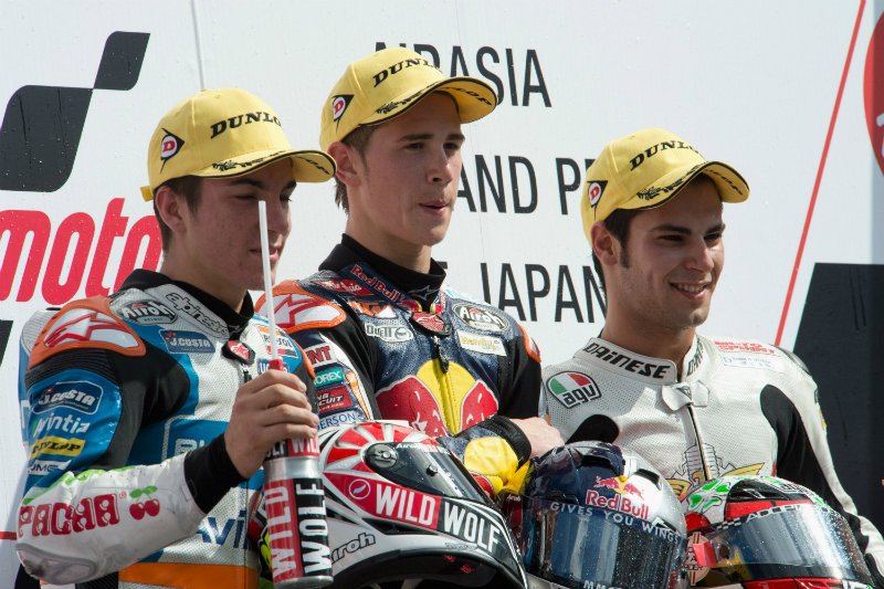 Team3570MTA's tweet photo. #JapaneseGP 🇯🇵 2012
Il nostro DS @aletonu19 sale sul 3° gradino del podio nel Mondiale #Moto3 con il #TeamItaliaFMI 🥉 https://t.co/eyPtbzlSdo