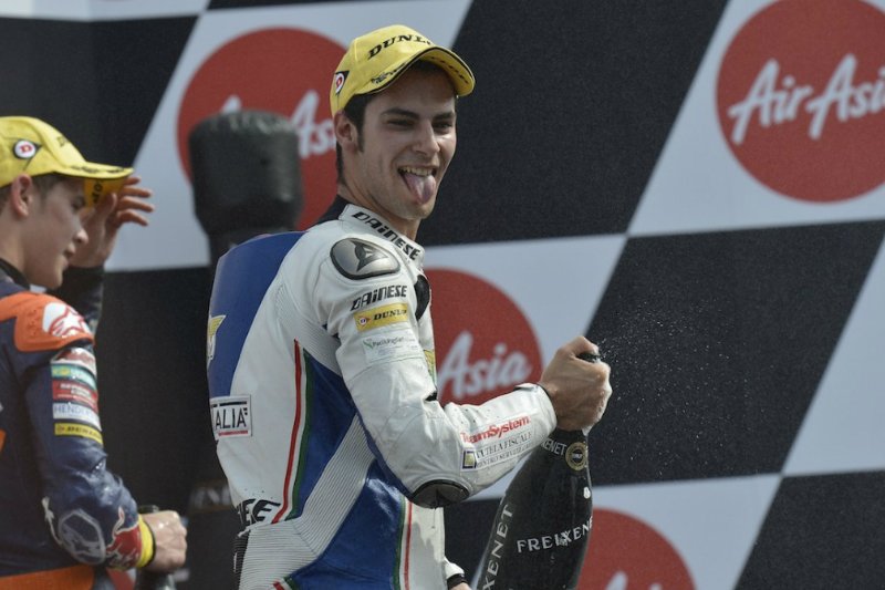Team3570MTA's tweet photo. #JapaneseGP 🇯🇵 2012
Il nostro DS @aletonu19 sale sul 3° gradino del podio nel Mondiale #Moto3 con il #TeamItaliaFMI 🥉 https://t.co/eyPtbzlSdo