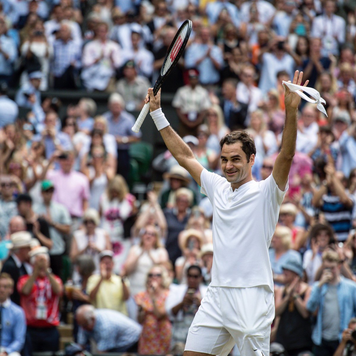 Wimbledon's tweet photo. Back to winning ways 🏆

@rogerfederer beats Rafael Nadal 6-4, 6-3 in Shanghai to claim his first title since #Wimbledon https://t.co/elyRVzQzL3
