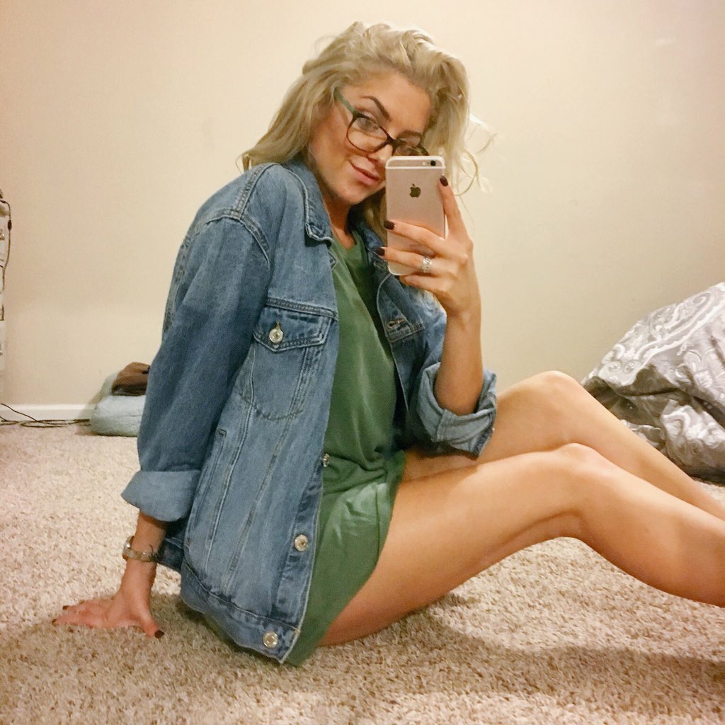ratchetrenchie's tweet photo. Denim jackets are acceptable for any occasion, period. #NewProfilPic 👖 https://t.co/nnXjgeKxSX