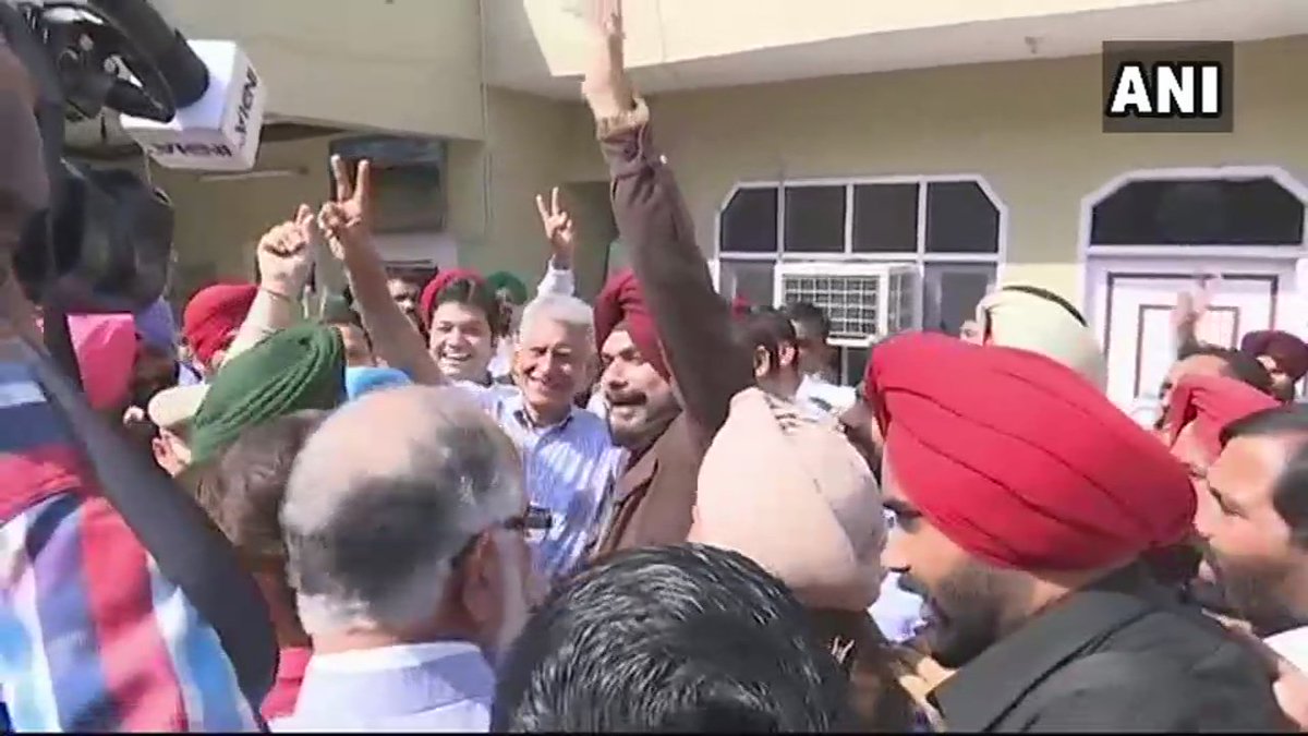 ANI's tweet photo. Punjab: Congress workers and leaders celebrate as party leads by more than 1 lakh votes in #GurdaspurLokSabhaBypoll https://t.co/gYlPec5EKG