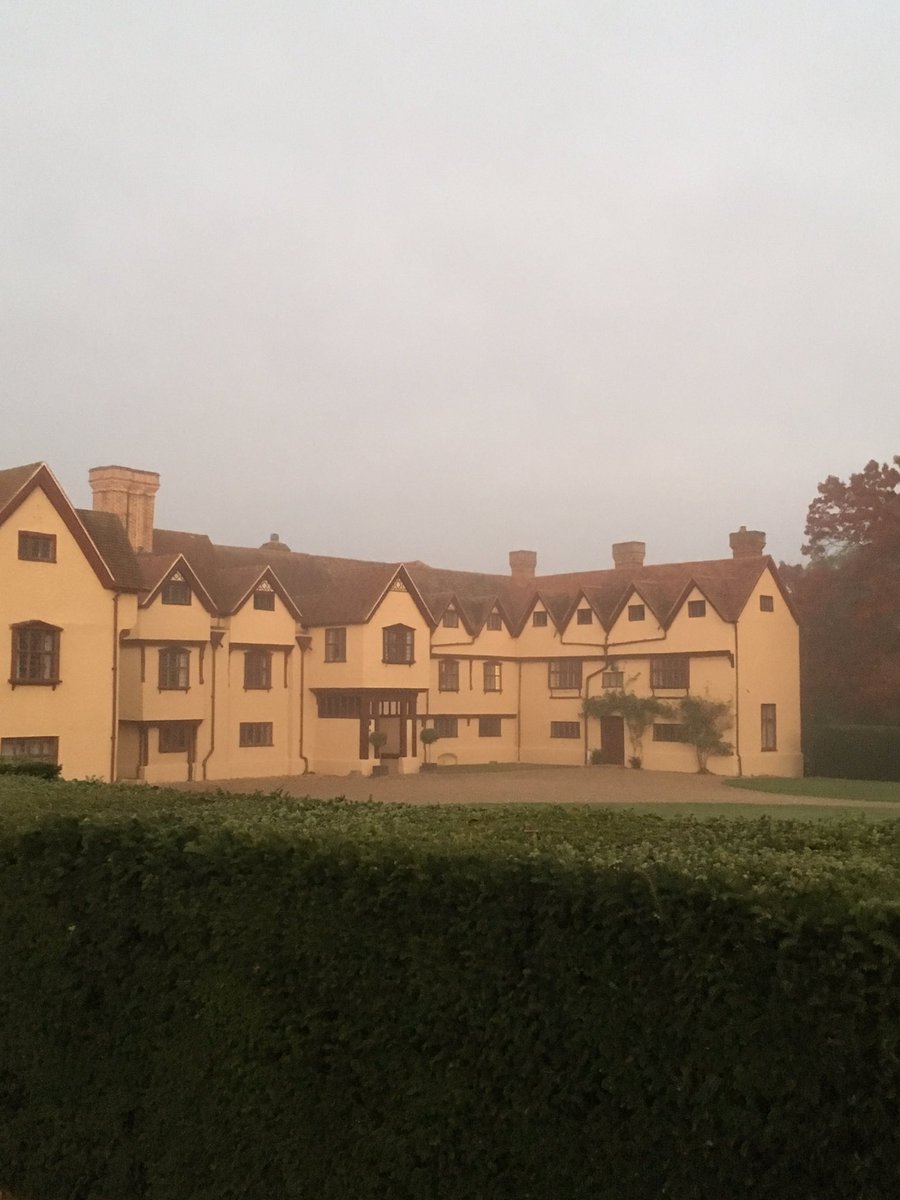 CateringFoster's tweet photo. The sun is just coming up at @uftonweddings and the fog rolling back. The ribs smell amazing already #weddingfair #weddingfayre https://t.co/MYauy56tqv