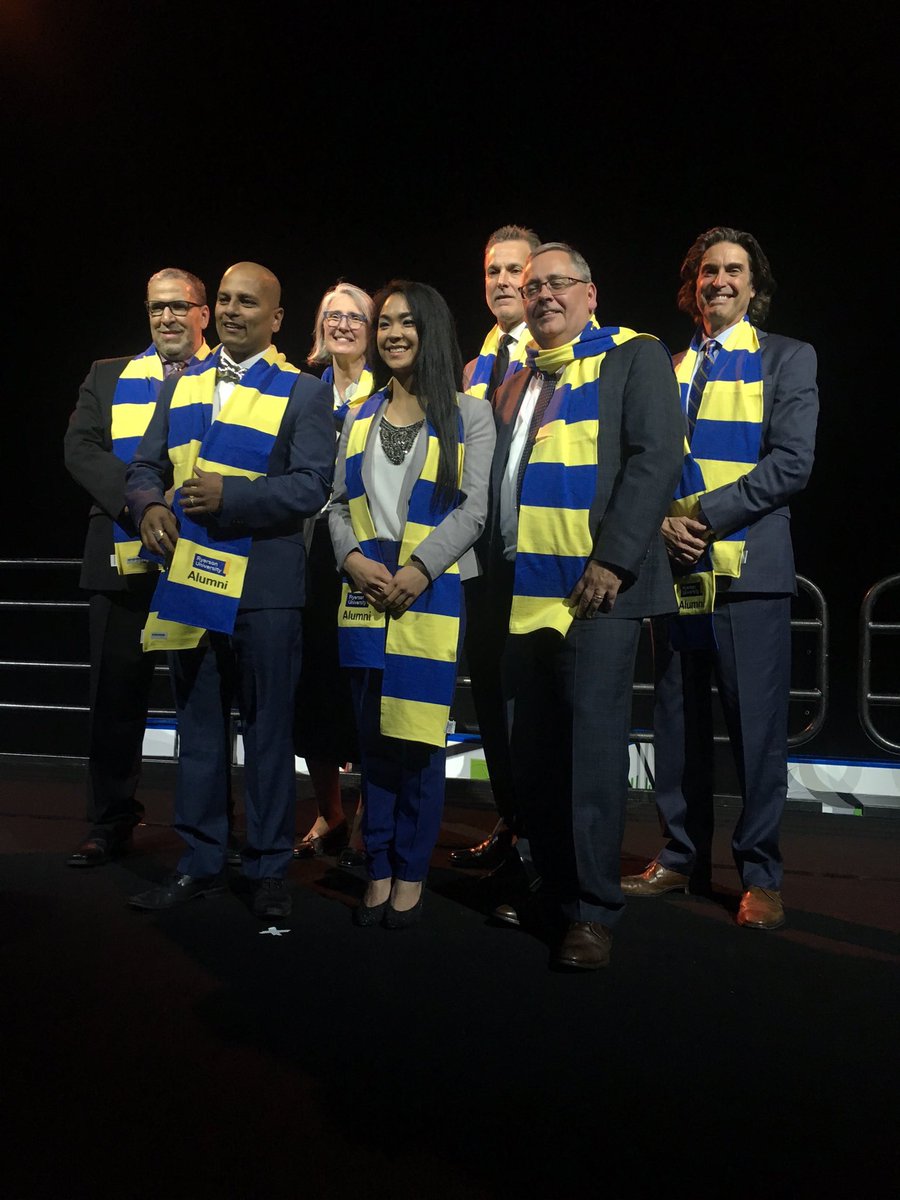 AnnaAmyHo's tweet photo. Honoured to experience a meaningful night alongside other @Ryerson_Alumni Achievement Award recipients. Social Work 15' #ruaw17 #memoryes https://t.co/Y0WM98402r