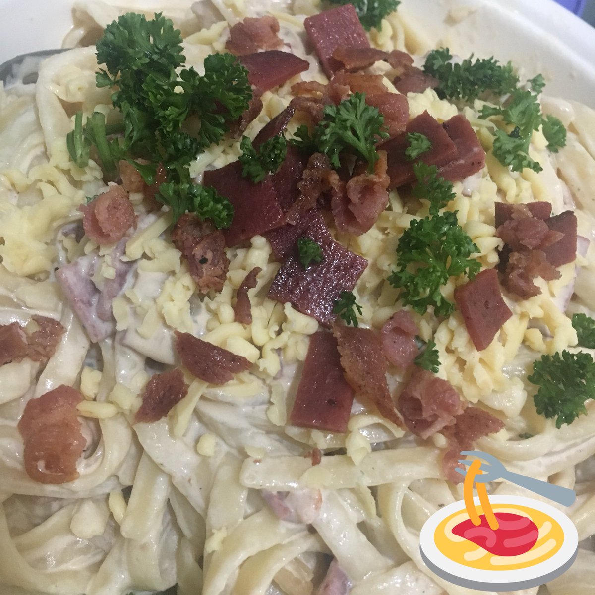 qtmarie15's tweet photo. Cooked 🍝carbonara and fried chicken.🍗Happy Birthday to me! 😅 #Dogap #Bwisit https://t.co/is11s11TFI