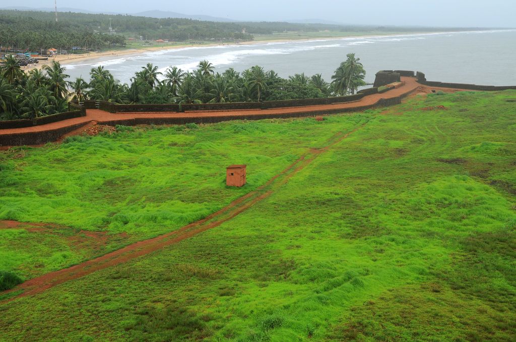 IndianPaths's tweet photo. experience the combination of this #beautiful_bekalfort_and_beach in #gods_own_country https://t.co/pwDseRAHDb https://t.co/Oy6hurd5mM
