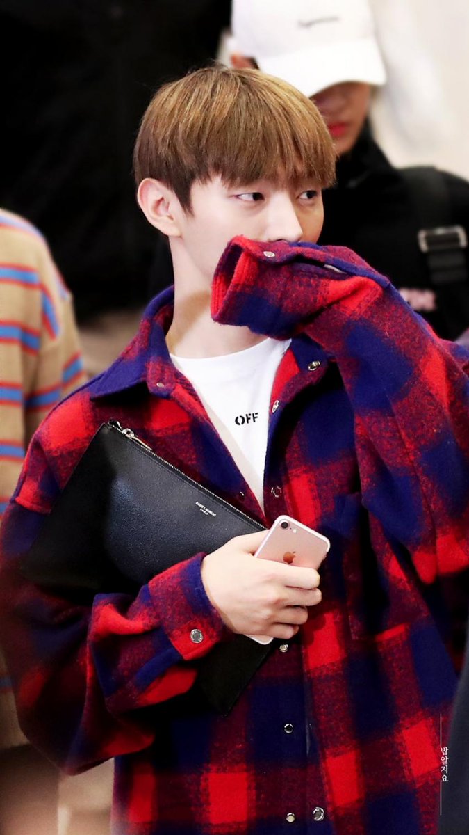 Yoonclothes's tweet photo. 171014 인천공항 입국 체크셔츠

ROMANTIC CROWN의
Forever Young Check Shirt  Jacket_Red
Price: ￦92,000

#윤지성 #윤지성옷 
[https://t.co/uLewQvpTv4] https://t.co/EzznRcC68W